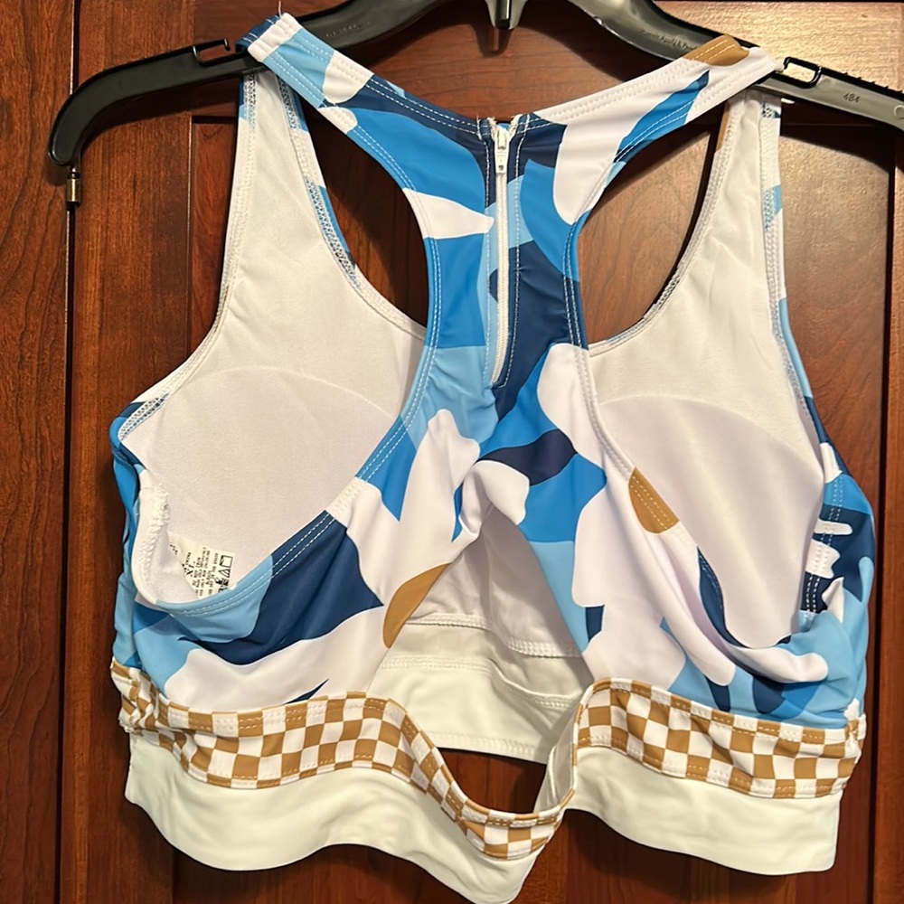 Bikini - Picture 4 of 8